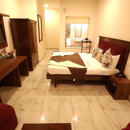 Hotel Vrs Inns Chandīgarh Esterno foto