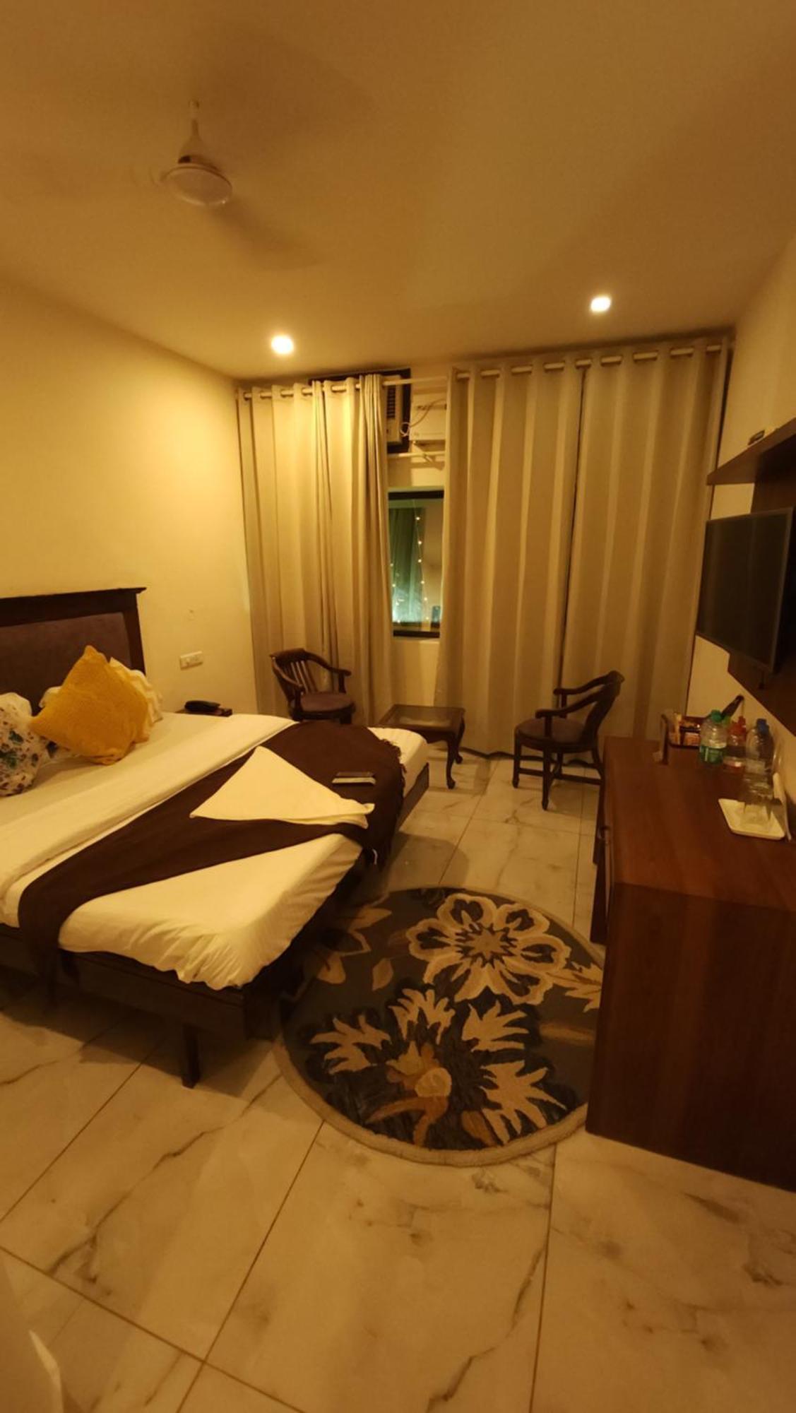 Hotel Vrs Inns Chandīgarh Esterno foto