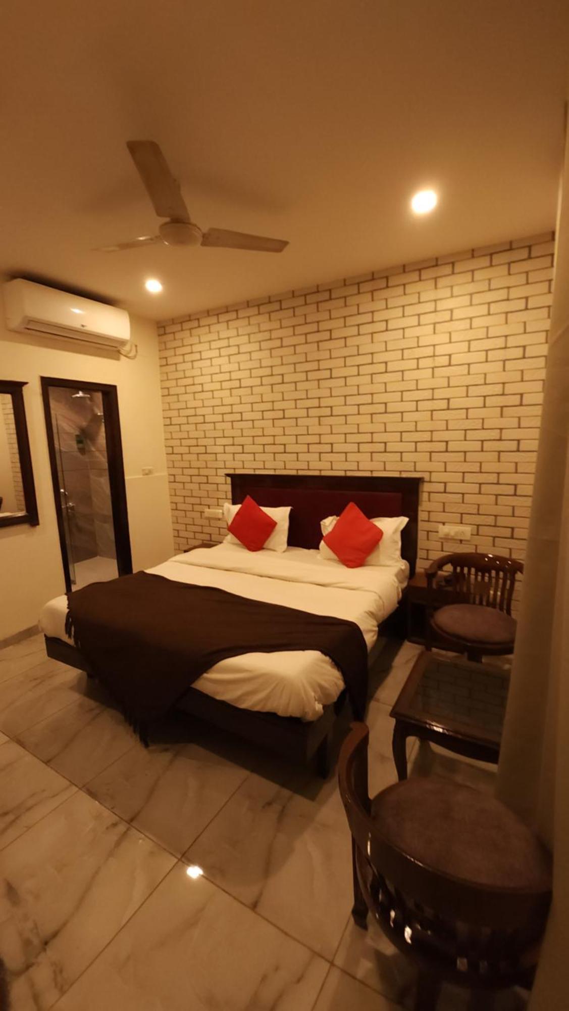 Hotel Vrs Inns Chandīgarh Esterno foto
