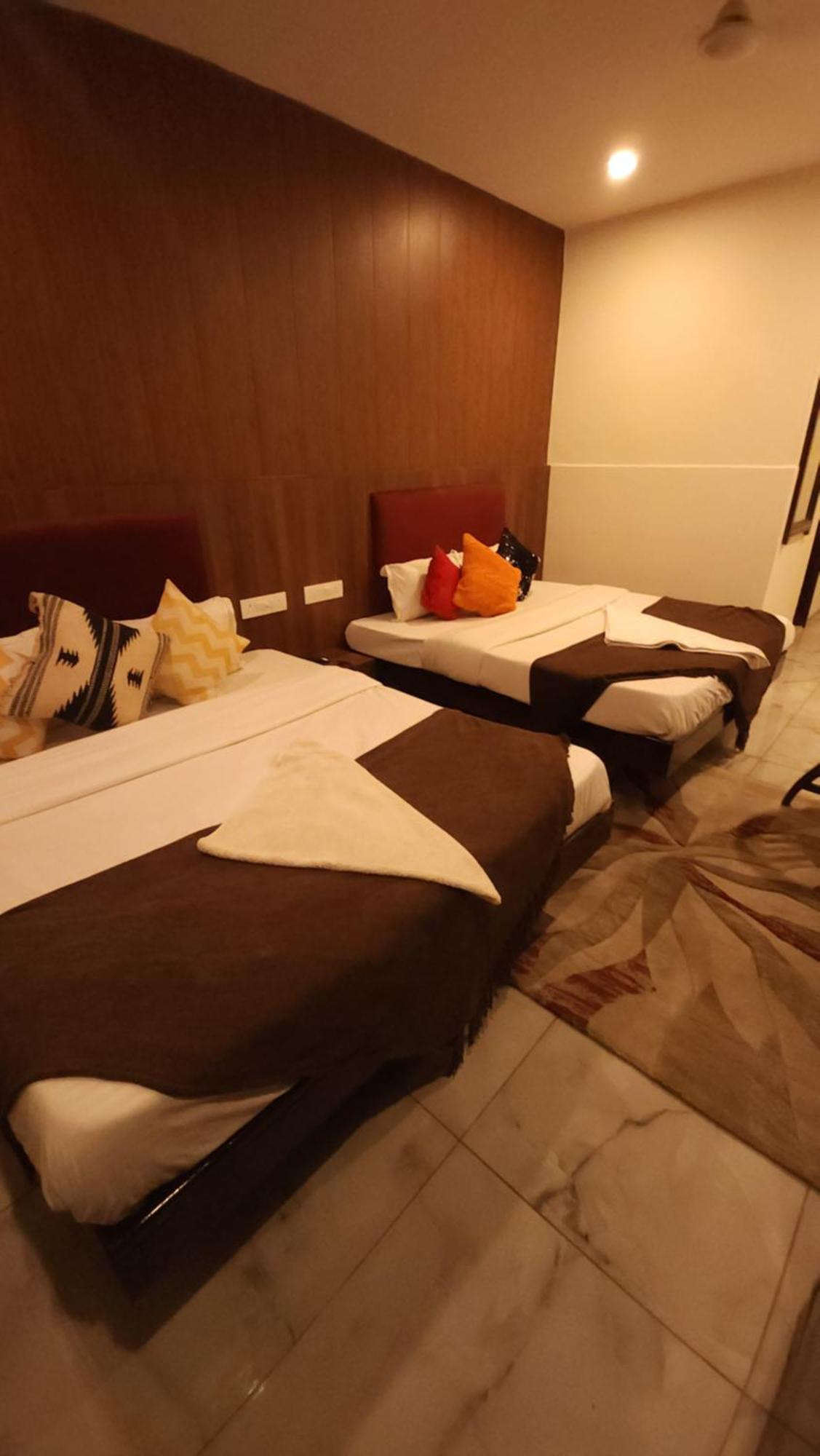 Hotel Vrs Inns Chandīgarh Esterno foto