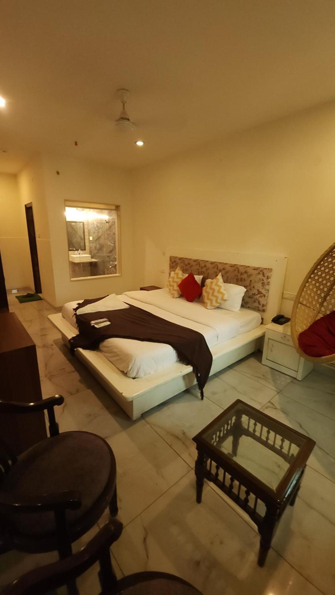 Hotel Vrs Inns Chandīgarh Esterno foto